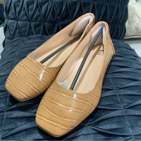 SHEIN Sz  6.5 Womens Slip on flats - NWT - Picture 1 of 5